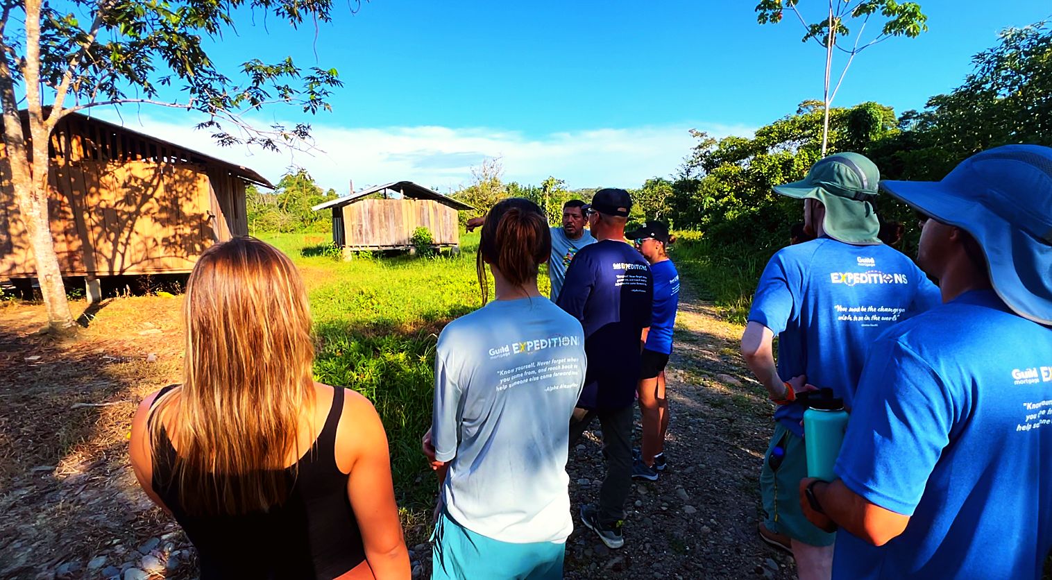 volunteers walking into Verde Sumaco
